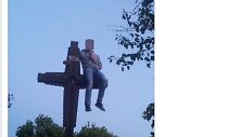Paaugliai Jakaičiuose i&scaron;niekino kryžių