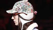 &bdquo;Gucci&ldquo; 2016 m. rudens-žiemos kolekcijos modelis