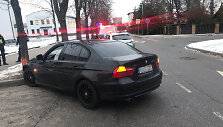 Kaune BMW durelėmis kliudė policijos pareigūną ir rėžėsi į medį