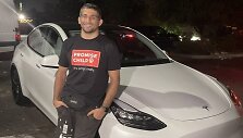 Beneilas Dariushas ir jo laikinas &bdquo;Tesla Model Y&ldquo; &copy;Ali Abdelaziz | twitter.com