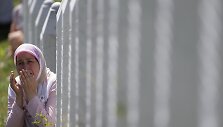 Tūkstančiai žmonių mini Srebrenicos žudynių aukų atminimą