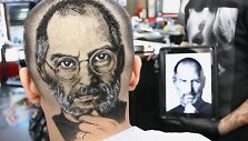 Steve'o Jobso portretas ant galvos
