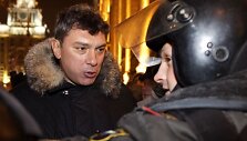Borisą Nemcovą paskutinę 2010-ųjų dieną sulaikė milicija.