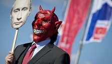 Protestuotojas prie&scaron; kruviną Vladimiro Putino režimą