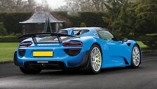 Parduodamas vienintelis pasaulyje žydros spalvos &bdquo;Porsche 918 Spyder&ldquo;