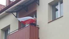Lenkijos vėliava Lilios Kiejzik balkone