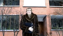 Legendinė krep&scaron;ininkė Ulijana Semionova prie savo namų Rygoje