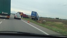 Vilkiko su puspriekabe avarija prie Panevėžio 