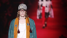 &bdquo;Gucci&ldquo; 2016 m. rudens-žiemos kolekcijos modelis
