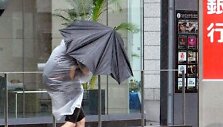 Praeivė pietinėje Japonijos Kiū&scaron;iū saloje siaučiant taifūnui Vongfong 