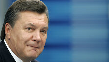 Regions Party leader Viktor Yanukovich listens to a journalist's question during a news conference in Kiev, August 27, 2009. Yanukovich, who lost the country's 2004 "Orange Revolution" election, said on Thursday he would win the next presidential contest in January. REUTERS/Konstantin Chernichkin (U