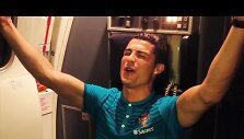 cristiano-ronaldo-sings-along-to-rihanna-on-a-plane-absolutely-epic