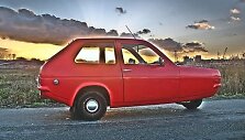 Į Lietuvą tautiečiai grį&scaron; i&scaron;skirtiniu triračiu &bdquo;Reliant Robin&ldquo;