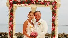 Daina ir Antanas Bosai per savo vestuves 2008-ųjų liepos 29 dieną Bahamose