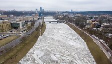 Patvinę krantai ir ledų sangrūda Neryje