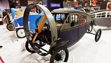 Vėlesnis Leyato automobilis su uždaru salonu ir įprastomis durelėmis &ndash; &scaron;ie modeliai buvo patogesni. (Thesupermat, Wikimedia(CC BY-SA 3.0)