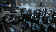Во Львове &laquo;беркутовцы&raquo; на коленях попросили прощения у жителей