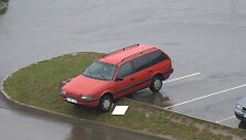 Pasato vairuotojas, statydamas automobilį, pana&scaron;u, gerokai persistengė.