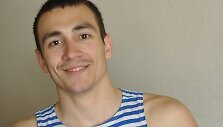 Ukrainos karys Artiomas Lukasuk, 26 m. rodo savo mylimąją, kurią po operacijos vedė šią vasarą