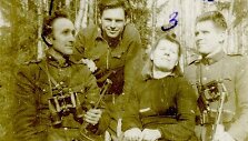 Kęstučio apygardos Butigeidžio rinktinės partizanai. I&scaron; kairės: 1. Pranas Undraitis-Paganinis (pažymėtas Nr. 1), 2. Marija &Scaron;imkienė-Drebulė (pažymėta Nr. 3), 3. Antanas &Scaron;imkus-Jazminas (pažymėtas Nr. 2). Ne vėliau kaip 1950 m. Fotonuotrauka.