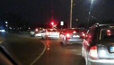 Klaipėdoje nuo bėgių nuvirto cisterna su dyzelinu, susidarė automobilių spūstys.