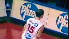 javtokas-dunk-over-sabonis