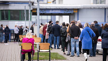 Žmonių eilės prie vakcinavimo centro &bdquo;Litexpo&ldquo;