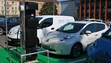 Vilniuje atidaryta pirmoji Lietuvoje elektromobilių greitojo įkrovimo stotelė