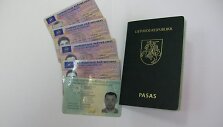 Lietuvos įstatymai neleidžia naudotis keliais vairuotojo pažymėjimais.