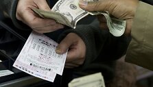 Perkami &bdquo;PowerBall&ldquo; loterijos bilietai