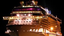 Į Klaipėdos uostą &scaron;iais metais pirmą kartą atplauks kruizinis laivas &bdquo;Celebrity Eclipse". Įspūdingų gabaritų laivas (jo ilgis &ndash; 317,14 m.) į Klaipėdą užsuks birželio 17 dieną.  
