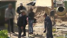 Antradienį po pietų vie&scaron;oje vietoje Alytaus mieste Kernavės gatvėje, kur &scaron;iuo metu renovuojamas daugiabutis, susimu&scaron;ė du vyrai.