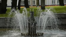 Įtariama, kad J.Ruzgo sukurtą skulptūrą &bdquo;Ugnies deivė Gabija&ldquo; vandalai bandė pagrobti, tačiau neįveikė nusitempti kelias tonas sveriančio monumento.