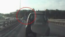 Nei policininkams, nei teisėjui nekilo abejonių, kokį gestą parodė vairuotojas, tačiau V.Petkevičius tikino tik pamojavęs.