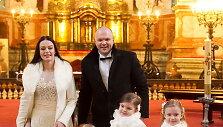 Jurgita ir Kristupas Krivickai su dukromis Atėne, Elada ir Fausta