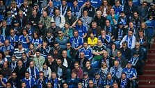 Mėlynųjų &bdquo;Schalke&ldquo; sirga.ių jūroje sėdinti &bdquo;Borussia&ldquo; fanė Steffi