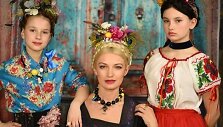 Viktorija Jakučinskaitė su dukromis Veronika ir Ieva Maja