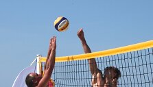 &bdquo;Neringa FM Beachball CUP&ldquo; tinklinio rungtynių akimirka