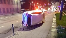 Kaune vertėsi &bdquo;VW Passat&ldquo; &ndash; automobilis liko gulėti ant &scaron;ono
