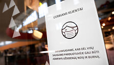 Pirkėjai lankosi prekybos centre &bdquo;Ozas&ldquo;