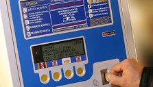 Naujieji automobilių statymo automatai priims ne tik specialias korteles, tačiau ir skirtingo nominalo monetas.