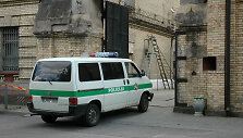 Policija į Luki&scaron;kių kalėjimą atvežė suimtuosius