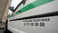 Netrukus Kaune pradės važinėti 10 naujų policijos automobilių, ant kurių nurodomas pasitikėjimo telefonas. Juo paskambinus bus galima anonimi&scaron;kai prane&scaron;ti apie pamatytus pažeidimus.