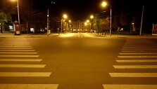 Vilniaus stotis naktį prisipildžiusi laukimo &ndash; kas laukia rytinio autobuso, kas traukinio, kas ryto.