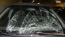 Akcijos "Apsaugo mane" iniciatoriai vairuotojus ragina atidžiau važiuoti per perėjas, o moksleivius &ndash; prisikabinti at&scaron;vaitus, kad būtų labiau pastebimi.