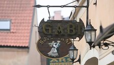 Rasti lietuvi&scaron;ką kavinės, baro, restorano pavadinimą Vilniuje darosi vis sunkiau &ndash; lietuviams priimtinesni anglų ir kitų kalbų žodžiai.