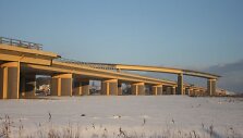 Naująja estakada Vilniaus kryptimi automobilių srautai turėtų pajudėti dar iki metų pabaigos.