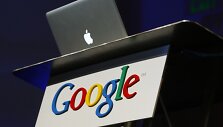 &bdquo;Apple&ldquo; kompiuteris ir &bdquo;Google&ldquo; logotipas