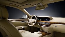 Mercedes-Benz pristato 2009 metų S-klasę.