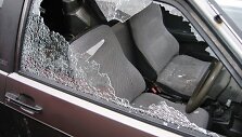 I&scaron;daužtas automobilio stiklas